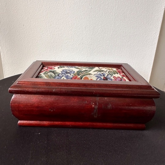 Vintage Wooden Jewelry Box with Floral Tapestry Lid Rectangular Trinket Storage - Picture 4 of 12